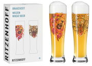Zwei Weizenbiergläser mit buntem Löwen- und Tigerdesign, gefüllt mit Bier und Schaumkrone, aus der Frontalperspektive.