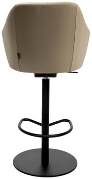 Achterkant van een moderne barkruk met een zwart metalen frame en een beige gestoffeerde zitting.