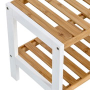 Schuhregal mit zwei Ablagen aus Holz und weißem Rahmen, seitliche Perspektive