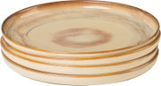 Stapel aus vier runden Keramik-Speisetellern in Beige mit braunem Sprenkel- und Ringdekor sowie braunem Rand, seitliche Ansicht in leichter Aufsicht vor weißem Hintergrund
