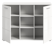 Weiße Kommode mit offenen Türen und neun Fächern, Frontalansicht