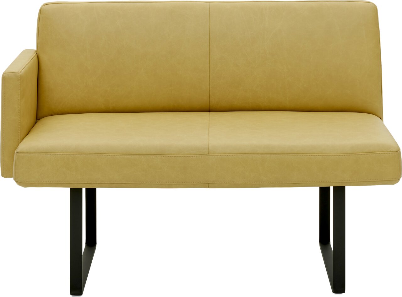 Musterring Bank 1,5er XL MR 4010 Frontale Ansicht einer gelben 1,5er XL Bank mit linker Armlehne und schwarzen Metallbeinen.
