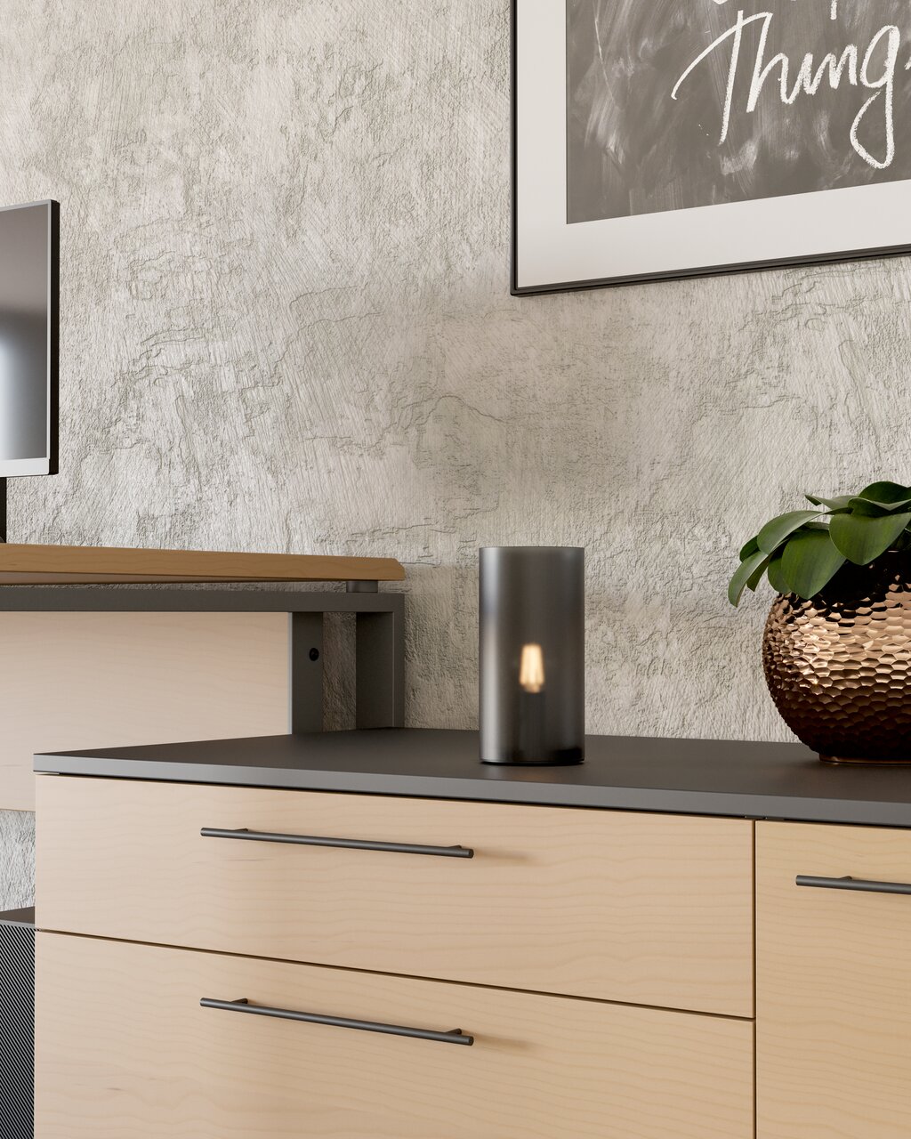 Moderne tafellamp op een dressoir, zijaanzicht