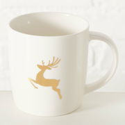 Weißer Becher mit goldfarbenem Hirschmotiv, seitliche Perspektive