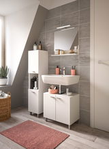 Moderner weißer Badschrank BOSTON in einem stilvollen Badezimmer, seitliche Perspektive