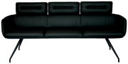 Schwarze Sitzbank mit drei gepolsterten Rückenkissen und modernen Metallbeinen, Frontalansicht