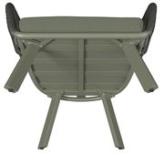 Unteransicht eines Loungesessels mit grünem Metallrahmen und gepolstertem Sitz.