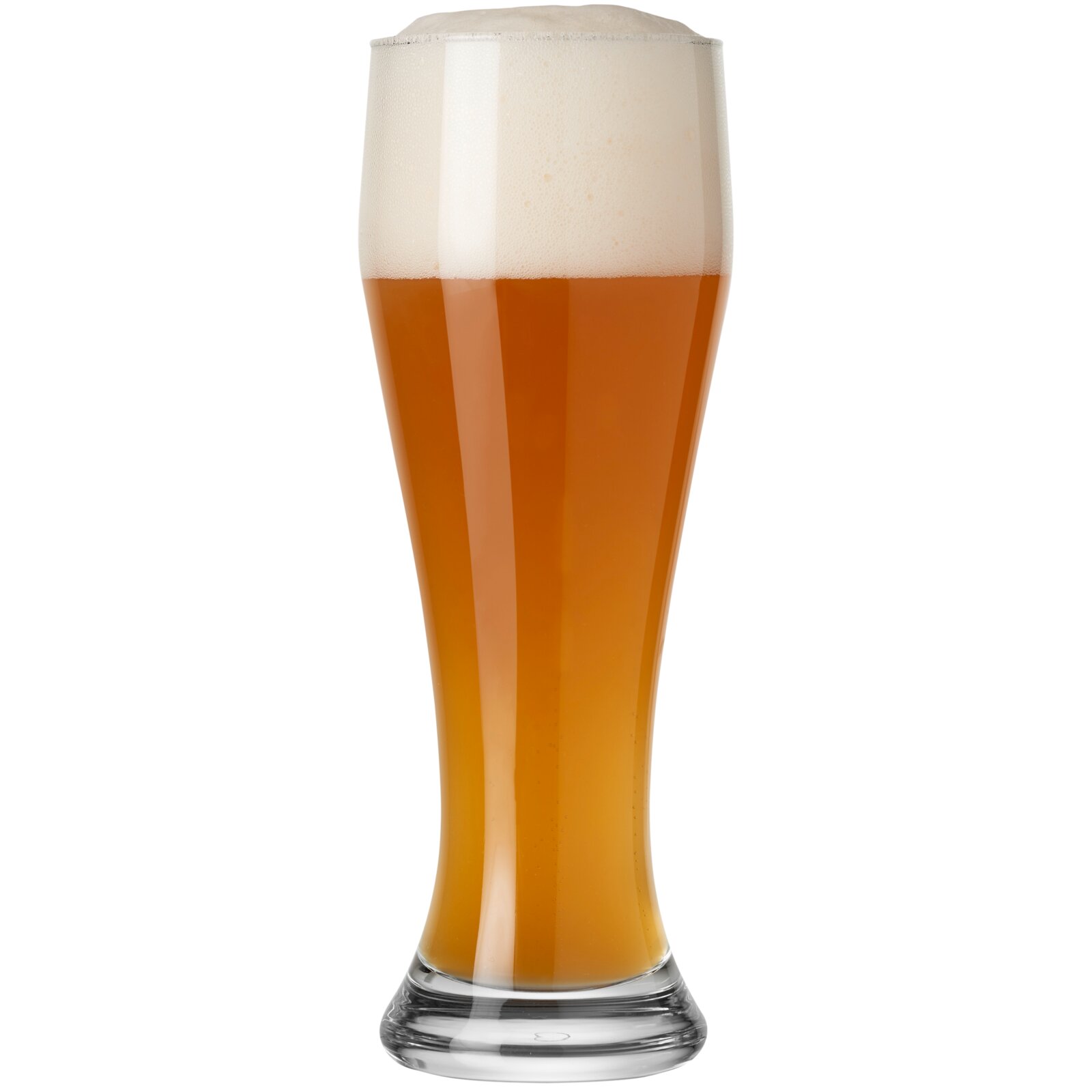 Hohes Weizenglas mit bernsteinfarbenem Bier und dichter weißer Schaumkrone, freigestellt auf weißem Hintergrund, Frontansicht