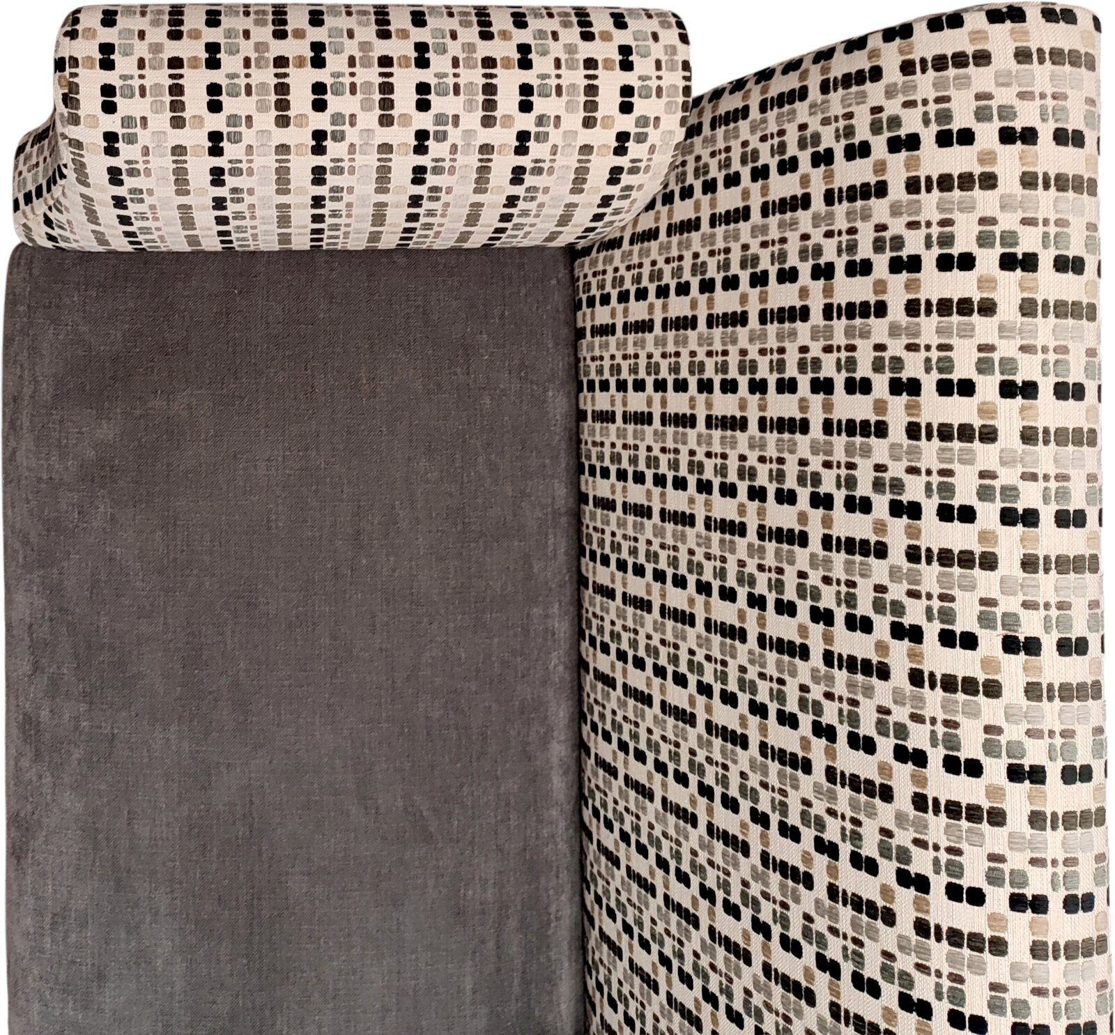 Nahaufnahme eines gepolsterten Möbelstücks mit dunkelgrauem Stoff und gemustertem, cremefarbenem Bezug in Schwarz/Grau/Beige, Ansicht schräg von oben auf die Ecke