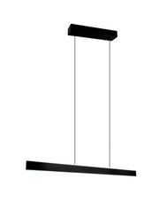 Schwarze, minimalistische LED-Pendelleuchte mit länglichem Lichtbalken und zwei Aufhängungen, freigestellt auf weißem Hintergrund, in leichter Untersicht (Frontansicht).