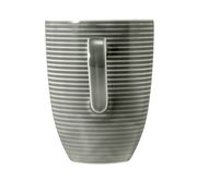 Grauer Kaffeebecher mit Henkel, seitliche Perspektive, mit horizontalen Streifen.