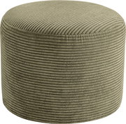 Olivgrüner, runder Pouf/Hocker mit gerippter Cord-Optik, freigestellt auf weißem Hintergrund, Ansicht leicht von oben