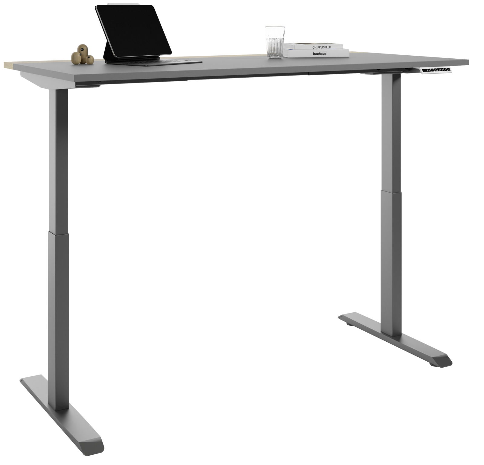 Moderner höhenverstellbarer E-Schreibtisch in seitlicher Perspektive mit Laptop, Glas und Buch auf der Tischplatte.