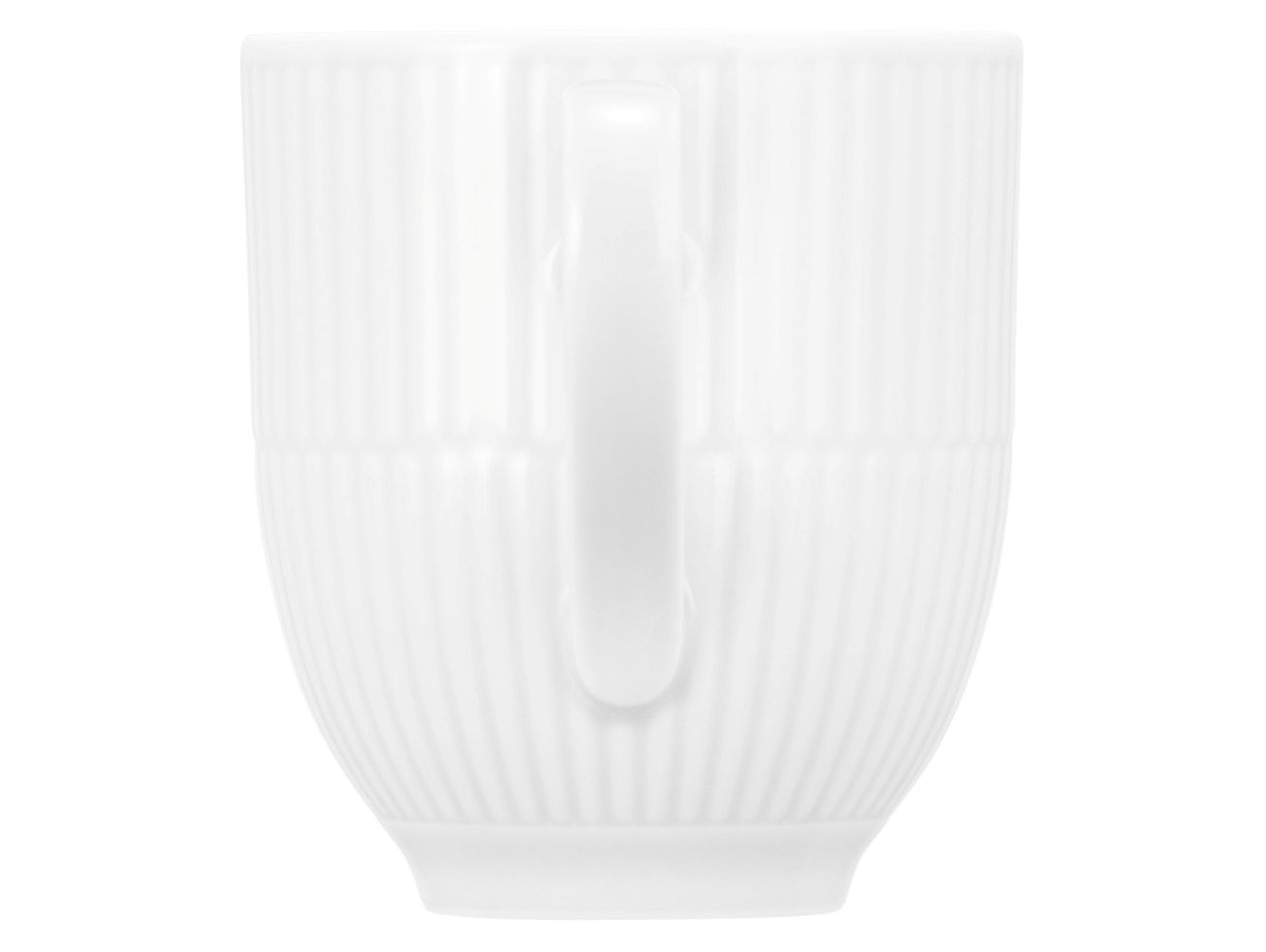 Weißer Becher mit Henkel, seitliche Ansicht, geriffelte Oberfläche, 0,35 l