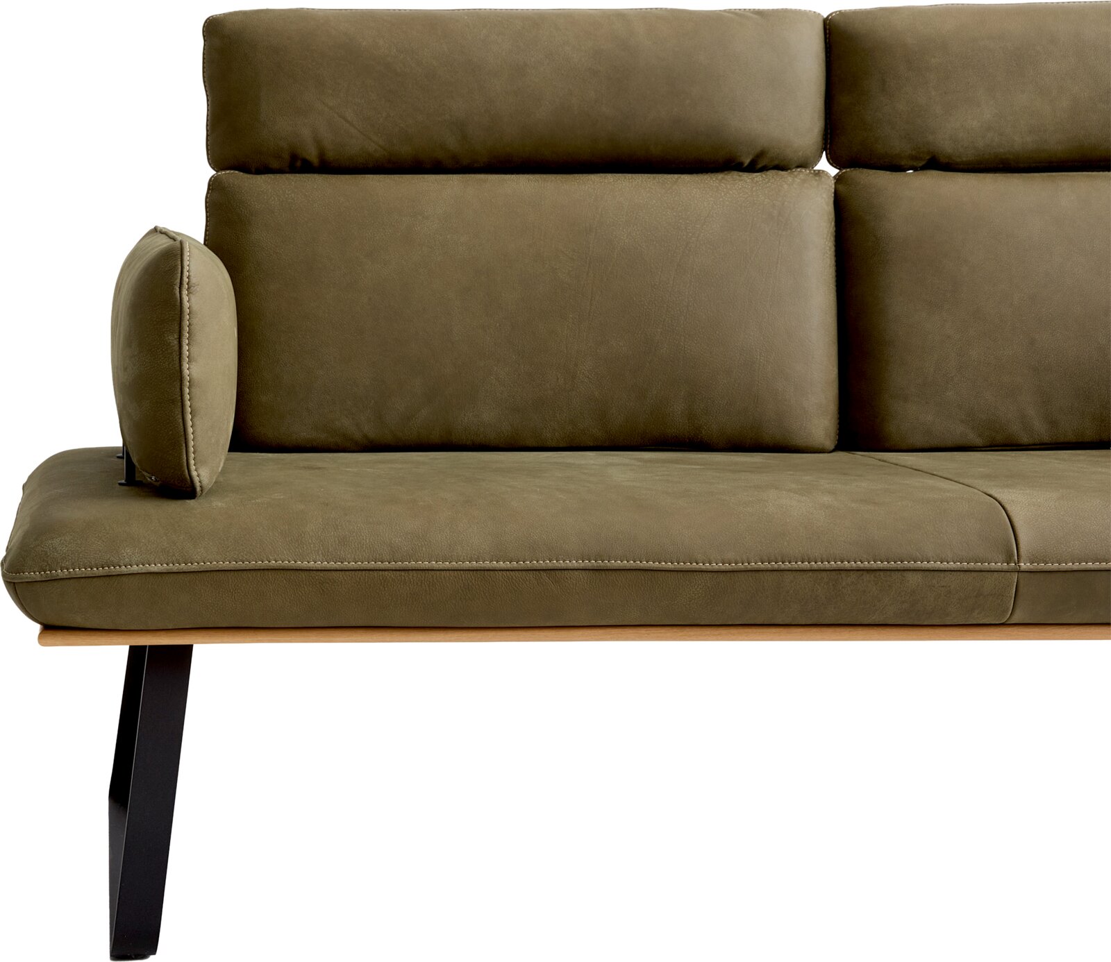 Nahaufnahme eines olivgrünen Leder-Sofas mit verstellbarer Kopfstütze, seitlichem Polster und schwarzem Metallfuß, seitliche Frontansicht von links