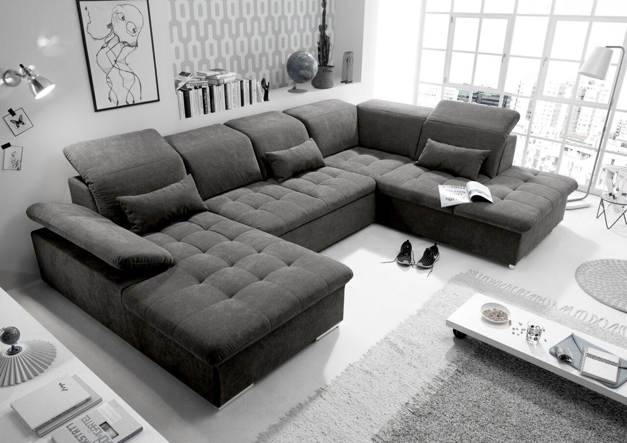Graue Rundecke (U) in einem modernen Wohnzimmer, Perspektive von oben links.