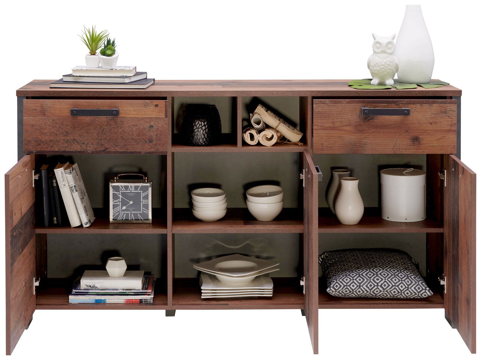 Frontale Ansicht eines rustikalen Sideboards mit offenen und geschlossenen Fächern, dekoriert mit Büchern, Geschirr und Dekorationsgegenständen.