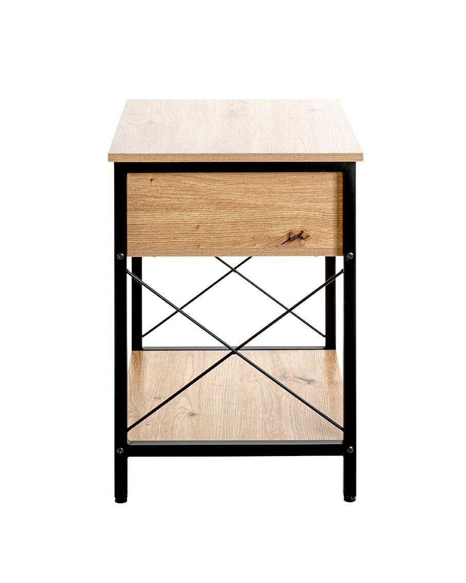 Schmaler Beistelltisch/Nachttisch im Industrial-Design mit schwarzem Metallrahmen, Holzplatte, Schublade und unterem Ablageboden, frontale Ansicht auf weißem Hintergrund