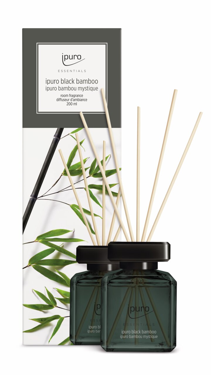Ipuro Black Bamboo kamerparfum 200 ml met elegante zwarte flesjes en bamboestokjes, afgebeeld van voren.