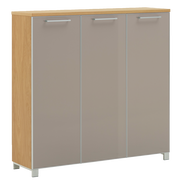 XL-Schuhschrank mit drei Türen in Holzoptik und grauen Fronten, seitliche Perspektive