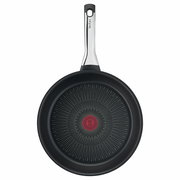 Bratpfanne Excellence 32cm von oben mit schwarzer Antihaftbeschichtung und rotem Thermo-Spot in der Mitte.