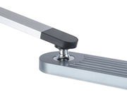 Nahaufnahme einer LED-Schreibtischleuchte mit modernem Design, seitliche Perspektive