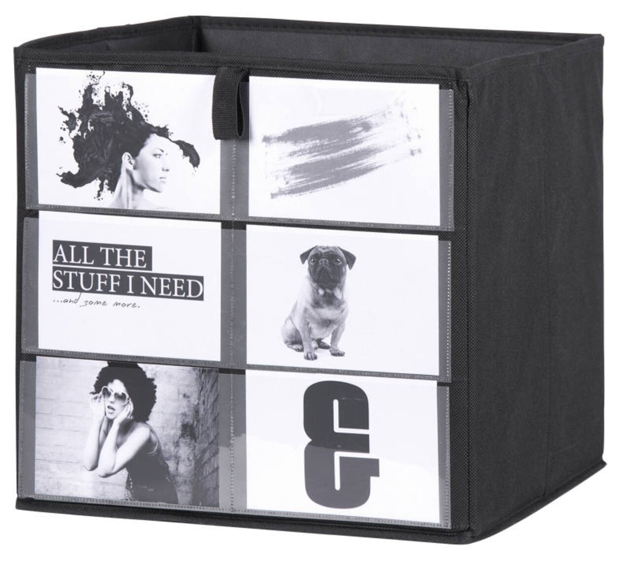 Zwarte stoffen doos met vier decoratieve vakken, gefotografeerd vanaf de zijkant. Bevat afbeeldingen en tekst zoals 'All the stuff I need' en een afbeelding van een mopshond.
