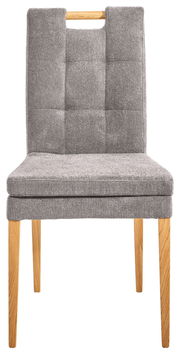 Grauer Stuhl mit gepolsterter Sitzfläche und Rückenlehne, Holzbeine, Frontalansicht