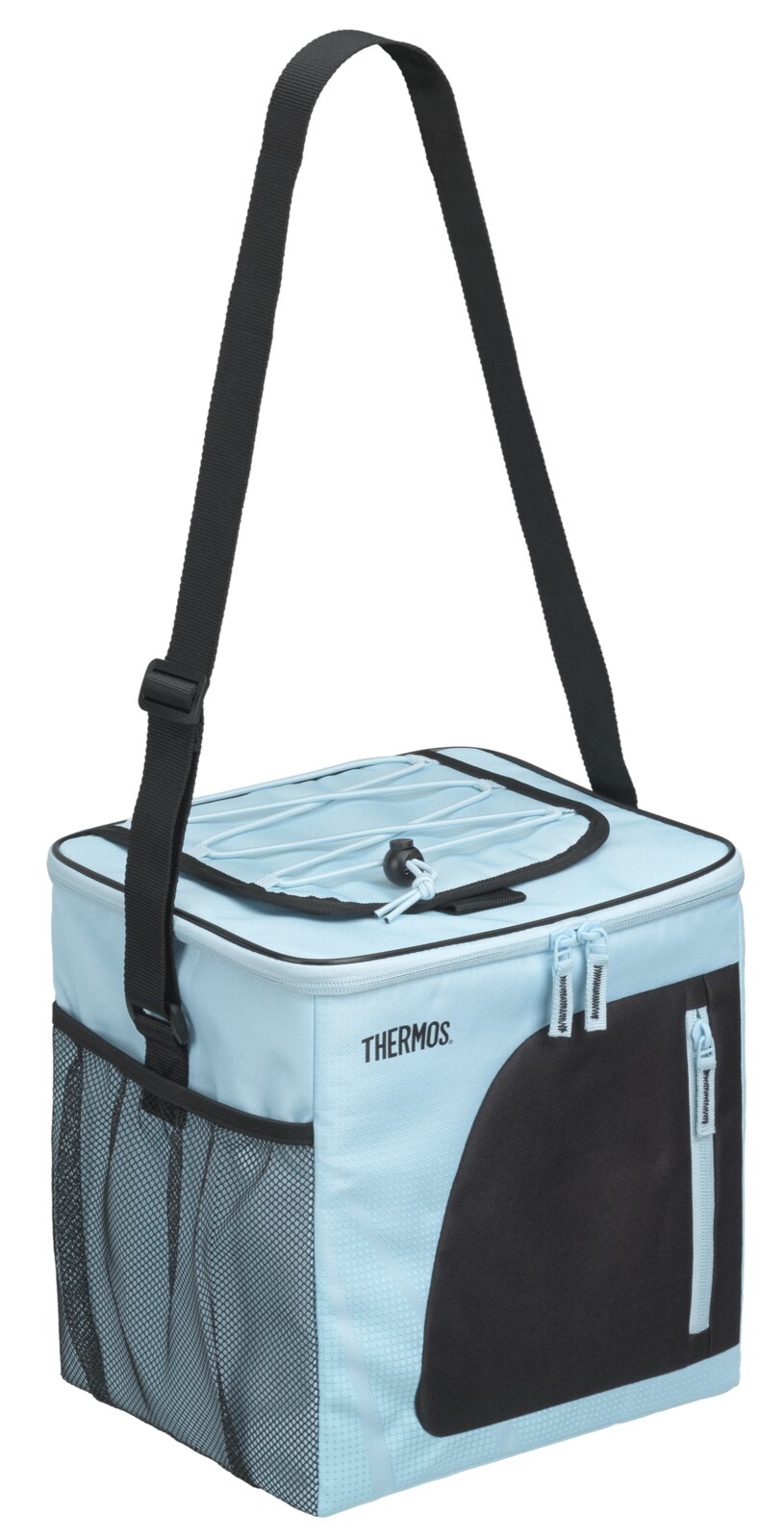 Hellblaue THERMOS Kühltasche mit schwarzem, verstellbarem Schultergurt, Reißverschlussfächern, seitlichem Netzfach und elastischer Kordel auf dem Deckel, aus schräger Vorderansicht