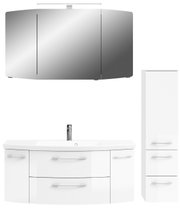 Moderne Badkombination in Weiß mit Spiegelschrank, Waschbeckenunterschrank und hohem Schrank, frontal abgebildet.