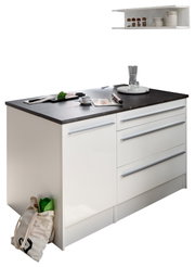 Moderne Kücheninsel mit weißem Korpus und dunkler Arbeitsplatte, seitliche Perspektive. Inklusive Schubladen und dekorativen Elementen wie einer Tasse und einem Tablett.