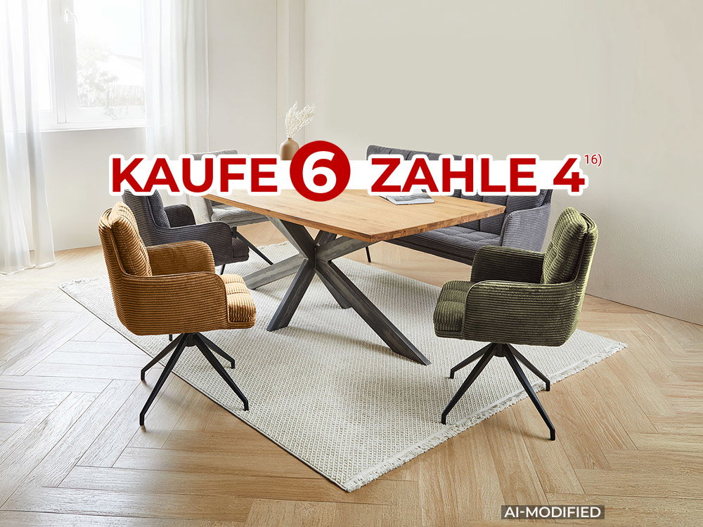 Essgruppe mit Holztisch und Polsterstühlen, Aktion „Kaufe 6, zahle 4“. KI-generiert.