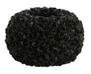 Schwarze, runde Vase mit blütenartiger Struktur, seitliche Perspektive