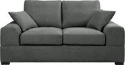 Dunkelgraues 2-Sitzer-Stoffsofa mit zwei Sitz- und Rückenkissen sowie zwei Zierkissen, Frontansicht