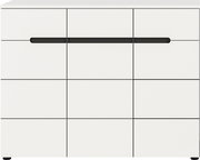 Weiße, moderne Kommode/Sideboard mit 12 quadratischen Fronten und durchgehendem schwarzen Griff, frontale Ansicht