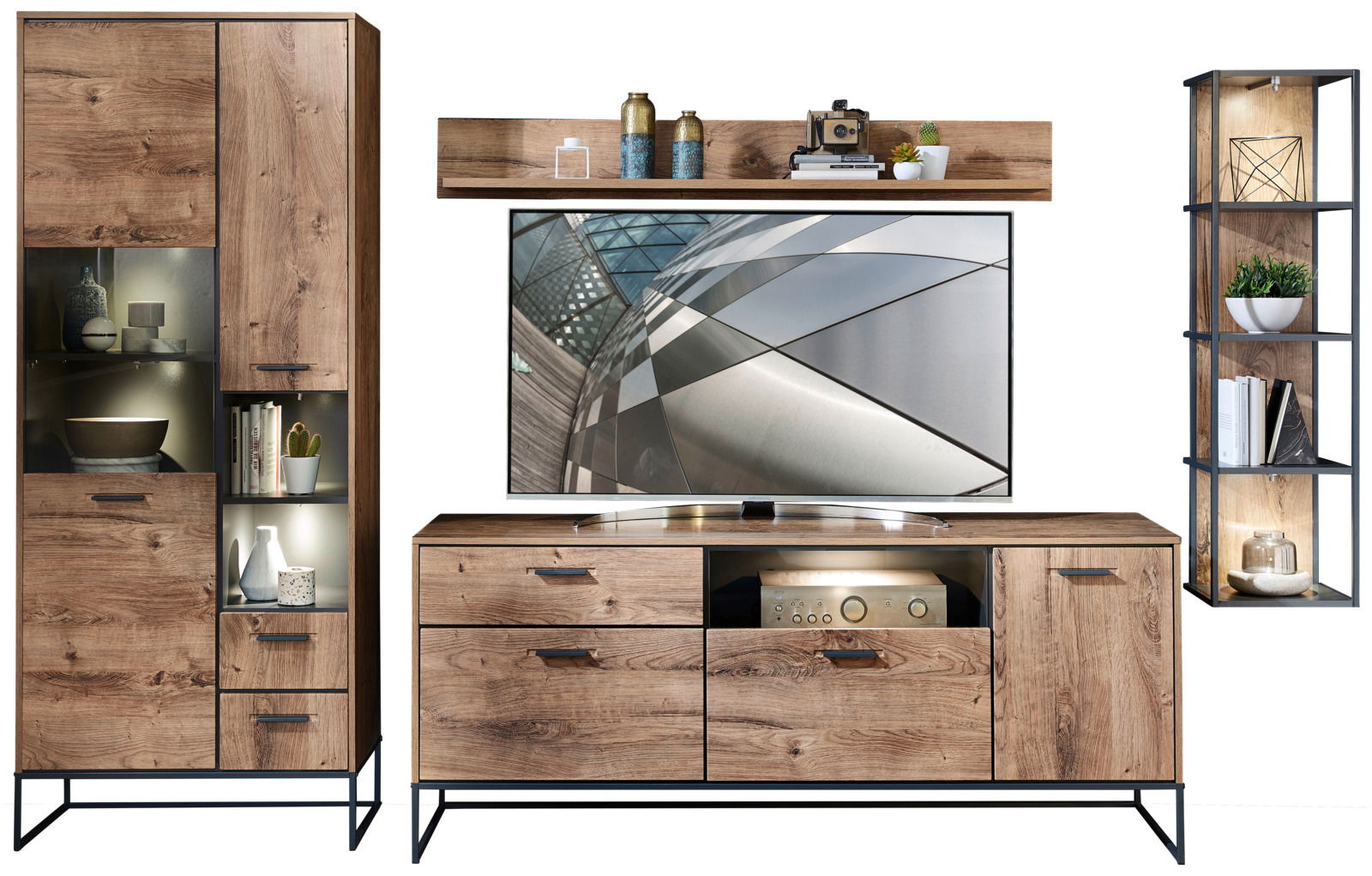 Moderne Wandkombination aus Holz mit TV-Schrank, Vitrine und Regal, frontal betrachtet.