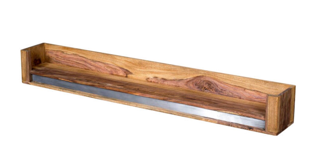 Wandregal aus Holz mit Metallleiste, seitliche Perspektive