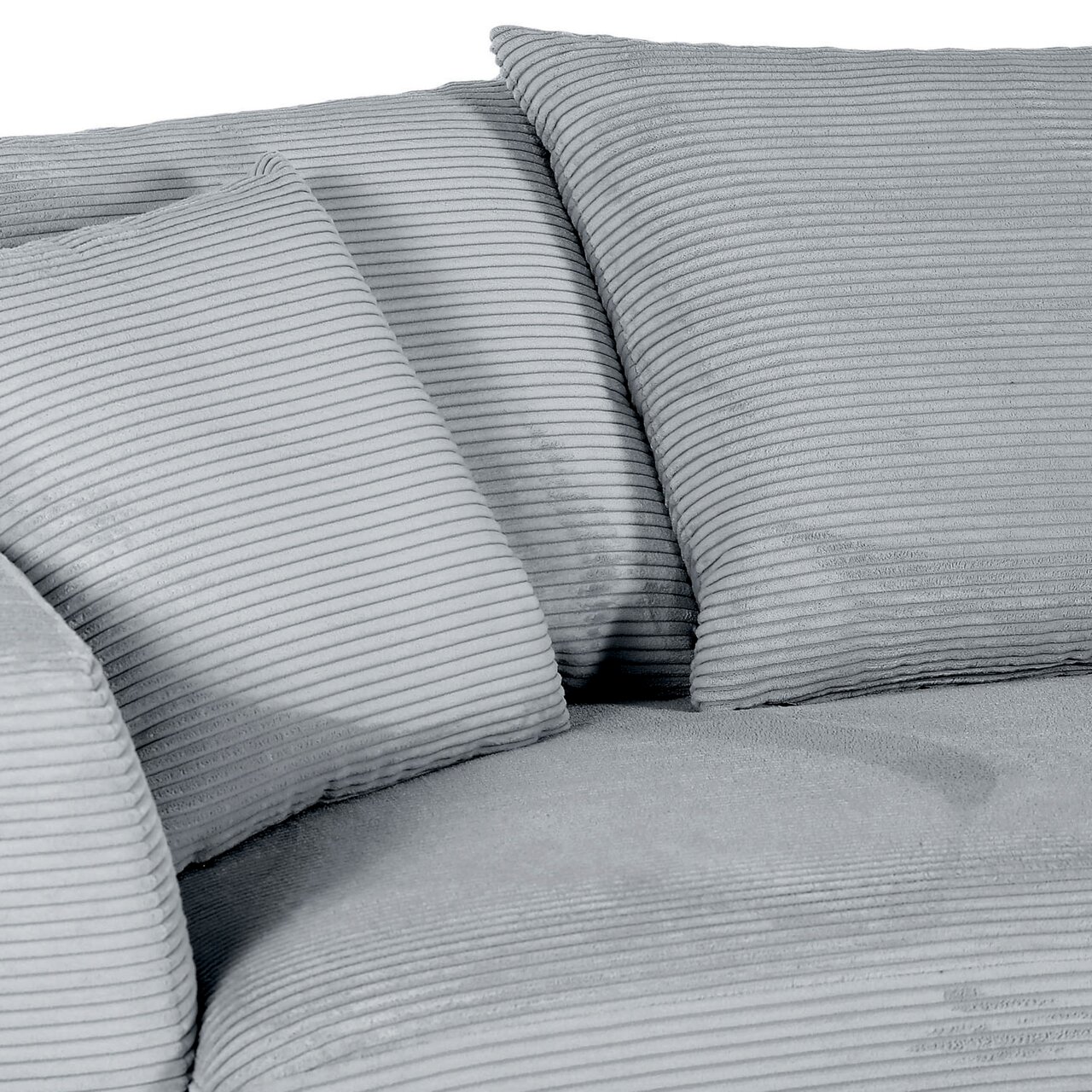 Nahaufnahme einer grauen Rundecke mit geripptem Stoff und mehreren Kissen.
