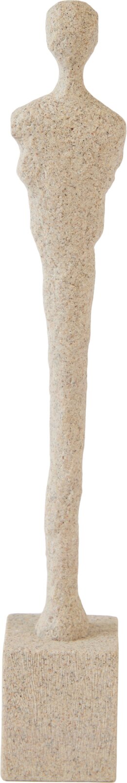 Vooraanzicht van een abstract, langgerekt mensfiguurbeeld in beige steenlook op een rechthoekige sokkel