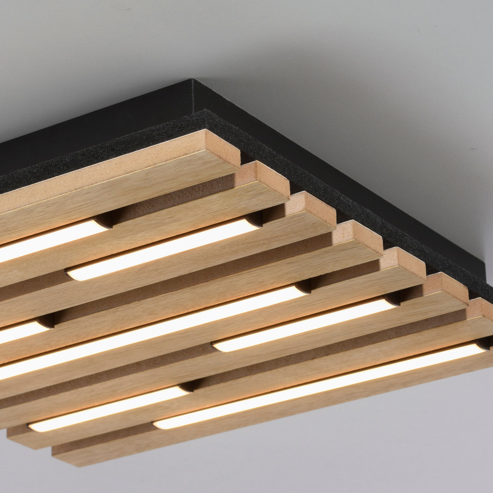 Just Light Deckenleuchte AKUSTIK Moderne Deckenleuchte mit Holzlamellen und integrierter Beleuchtung, seitliche Perspektive