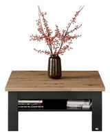 Moderner Couchtisch mit Holzplatte und schwarzem Gestell, dekoriert mit einer Vase mit roten Beerenzweigen, frontal betrachtet.