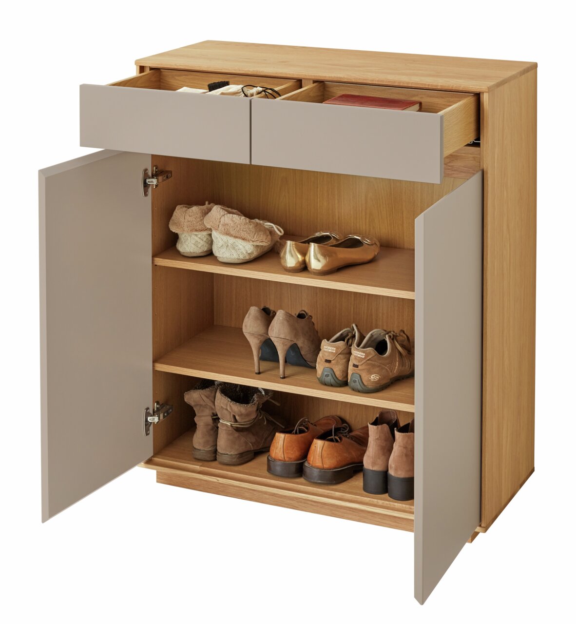 Kommode aus Holz mit grauen Schubladen, offene Türen zeigen mehrere Regalböden mit Schuhen, Perspektive von vorne