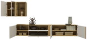 Modernes, niedriges Sideboard aus Holz mit weißen Türen und Klappfächern, mehrere Fächer geöffnet und mit Deko, Körben und Büchern bestückt; Ansicht von vorne in leichter Draufsicht.