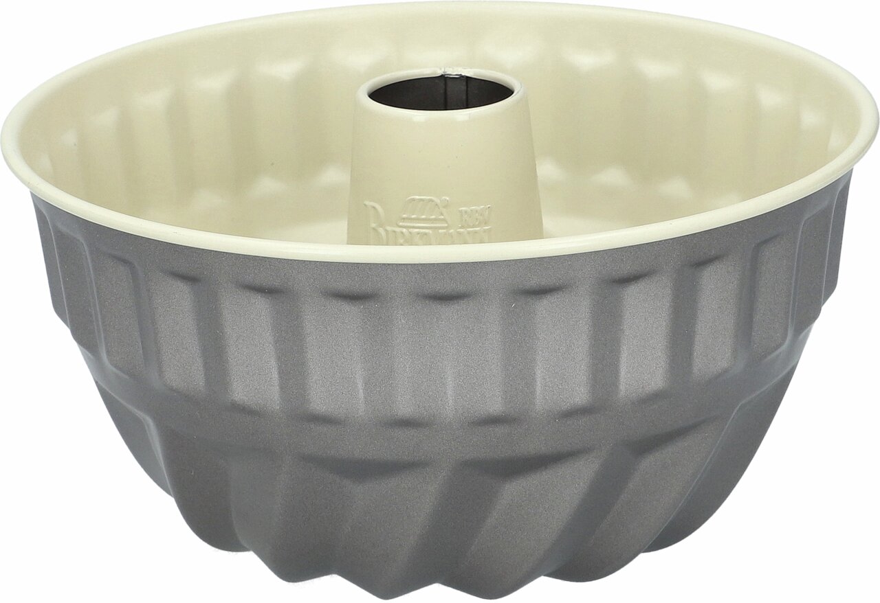 Gugelhupfform aus Metall in Grau und Creme, seitliche Perspektive