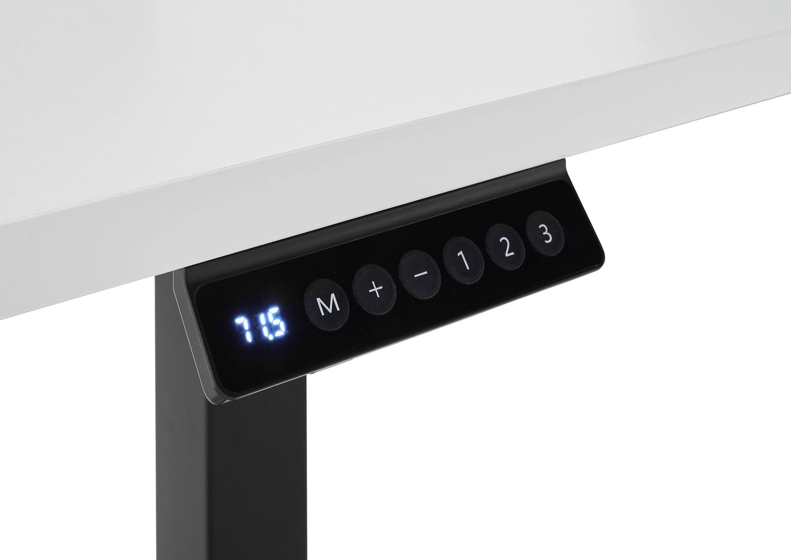 Nahaufnahme eines E-Schreibtischs mit digitalem Bedienfeld und Höhenanzeige aus seitlicher Perspektive