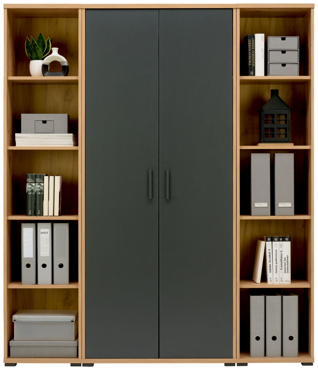 Bürokombination mit zwei großen, dunklen Türen in der Mitte und offenen Regalen an den Seiten, gefüllt mit Ordnern, Büchern und Dekorationsgegenständen, frontal betrachtet.