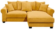 Gelbes Ecksofa mit mehreren Kissen, Vorderansicht