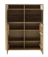 Geöffnete Vitrine ALENTO aus Holz mit mehreren Regalböden, frontale Ansicht