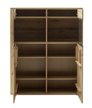 Geöffnete Vitrine ALENTO aus Holz mit mehreren Regalböden, frontale Ansicht