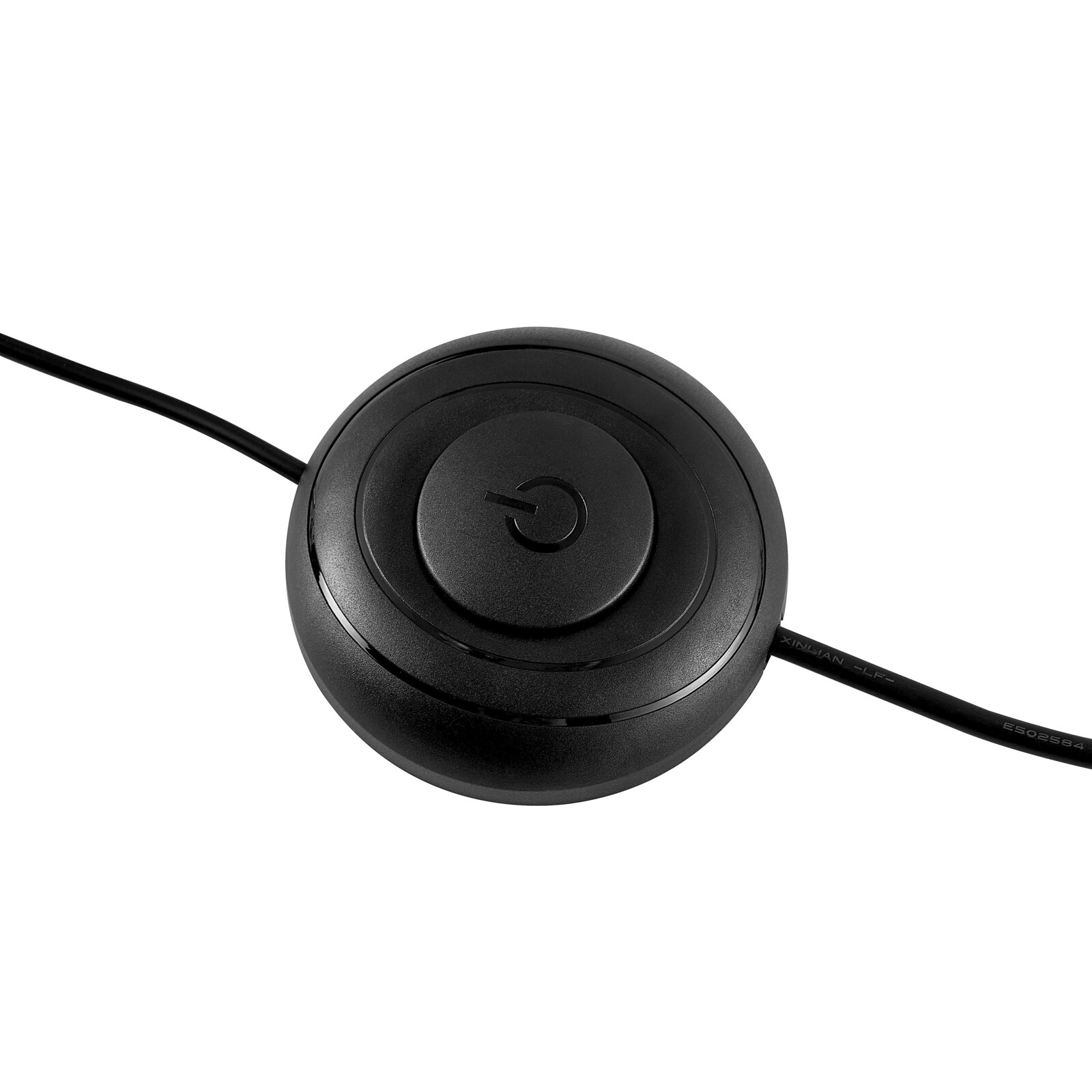 Schwarzer runder Inline-Fußschalter mit Ein-/Aus-Symbol und beidseitigem Kabel, Draufsicht leicht schräg von oben auf weißem Hintergrund